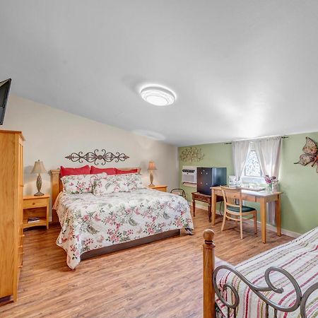 Full Moon Inn Фредериксбург Екстериор снимка