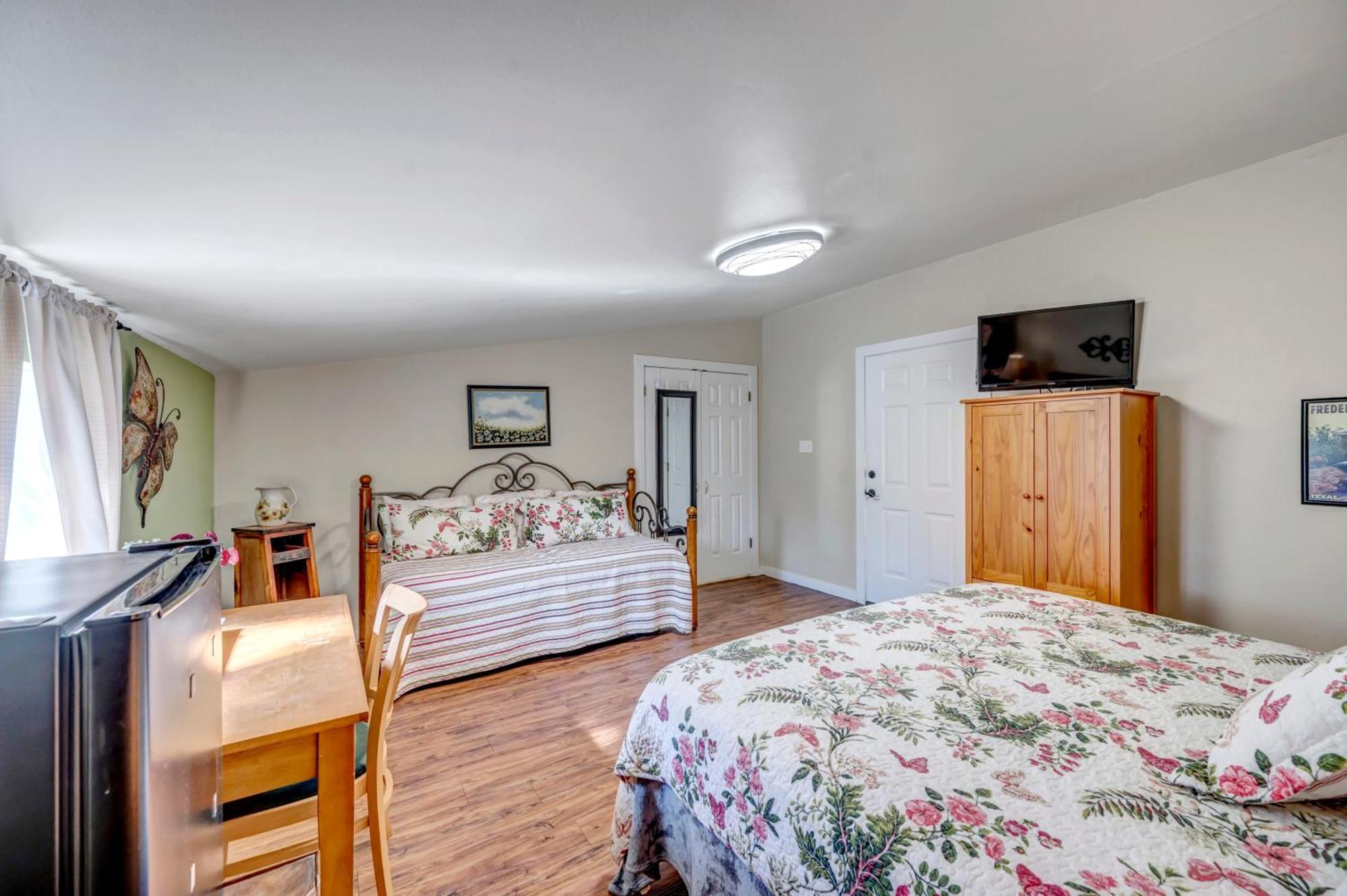 Full Moon Inn Фредериксбург Екстериор снимка