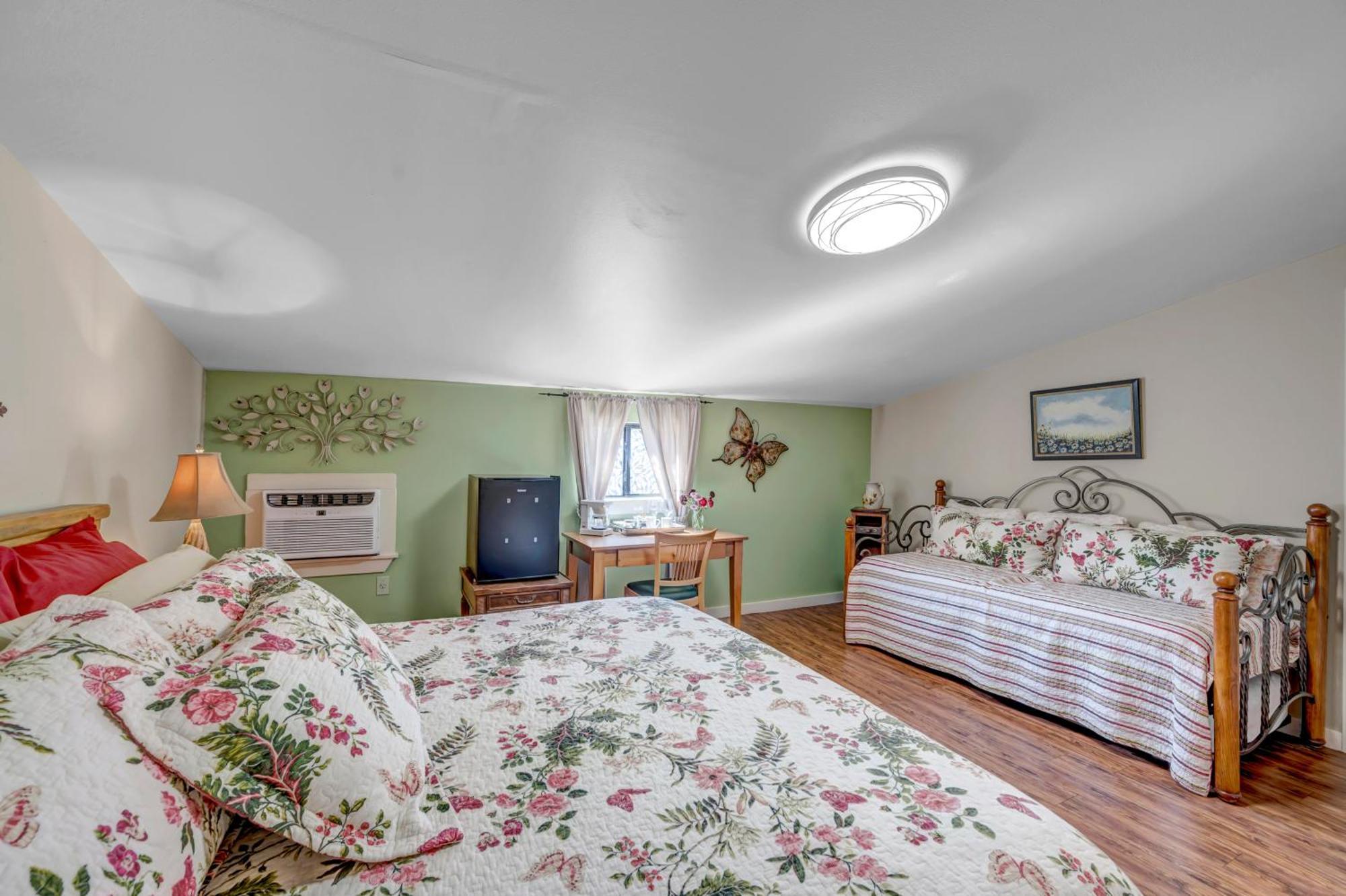 Full Moon Inn Фредериксбург Екстериор снимка
