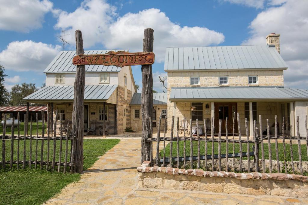 Full Moon Inn Фредериксбург Екстериор снимка