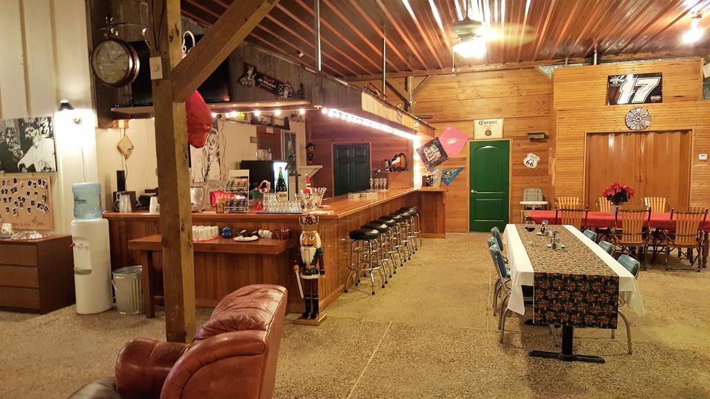 Full Moon Inn Фредериксбург Екстериор снимка